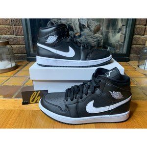 Women’s Sz 10 Air Jordan 1 Mid “Black White” Athletic Sneakers BQ6472-011